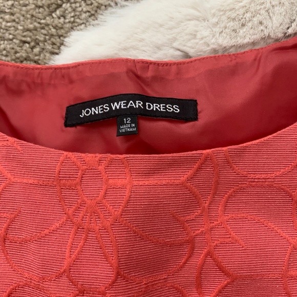 Jones Wear Coral Floral Sleeveless Dress- 12 - Picture 2 of 11